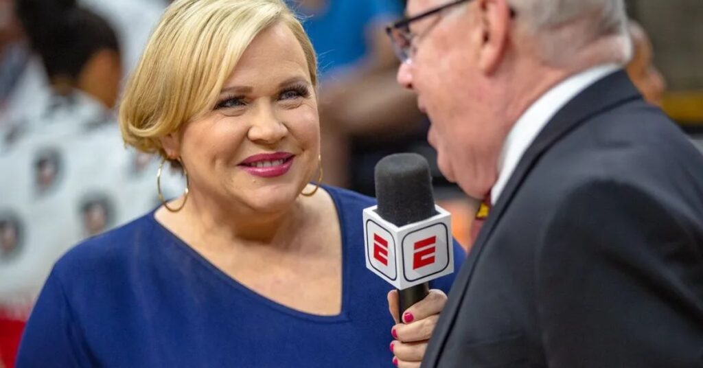 Holly Rowe celebrates over 20 years as one of ESPN's most versatile announcers. Covering a wide variety sports for ESPN, Rowe joined the network full time ...