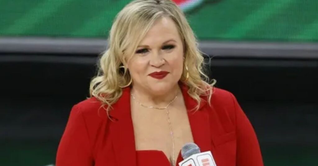 Holly Rowe celebrates over 20 years as one of ESPN's most versatile announcers. Covering a wide variety sports for ESPN, Rowe joined the network full time ...